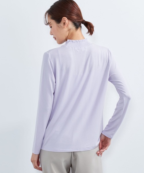 A/C DESIGN BY ALPHA CUBIC（エーシーデザインバイアルファキュービック）の「シャーリングハイネックカットソー（Tシャツ/カットソー・レディース・ライトグレー/オフホワイト/グリーン/ラベンダー・L/M）」の6枚目の写真