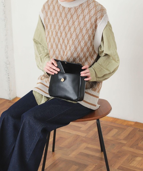 SENSE OF PLACE by URBAN RESEARCH（センスオブプレイスバイアーバンリサーチ）の「フラップロゴショルダーバッグ（ショルダーバッグ・レディース・ベージュ/ブラック/ブラウン/イエロー・ONE）」の7枚目の写真