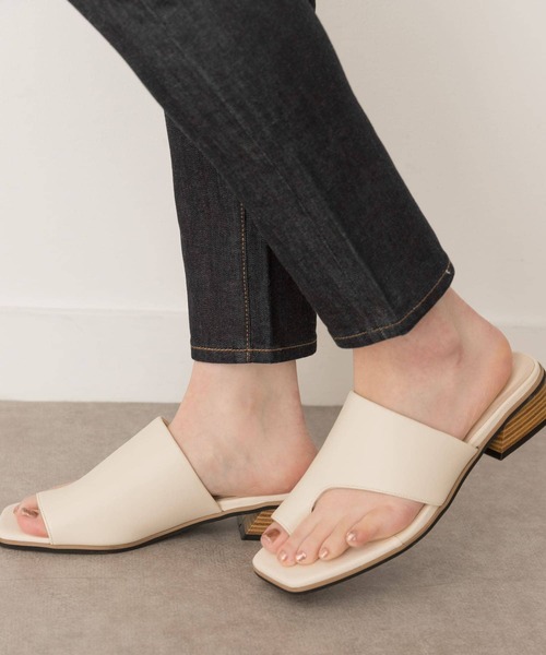 RODE SKO（ロデスコ）の「スクエアトゥトングサンダル（サンダル・レディース・アイボリー/ブラック・36/37/38）」の9枚目の写真