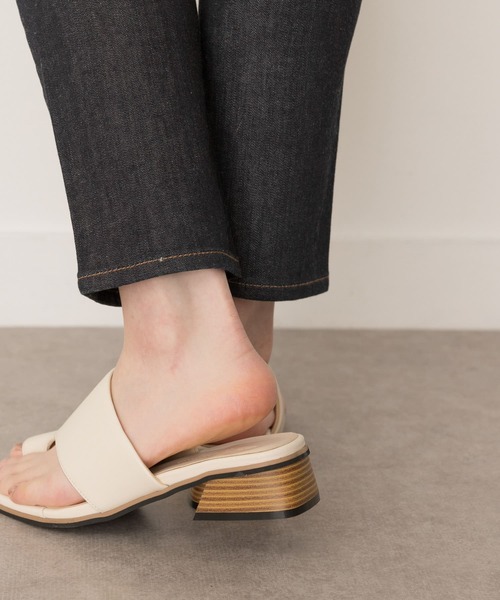 RODE SKO（ロデスコ）の「スクエアトゥトングサンダル（サンダル・レディース・アイボリー/ブラック・36/37/38）」の7枚目の写真