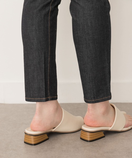RODE SKO（ロデスコ）の「スクエアトゥトングサンダル（サンダル・レディース・アイボリー/ブラック・36/37/38）」の17枚目の写真