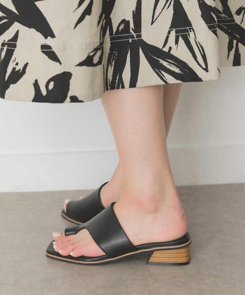 RODE SKO（ロデスコ）の「スクエアトゥトングサンダル（サンダル・レディース・アイボリー/ブラック・36/37/38）」の5枚目の写真