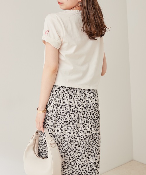 Chico（チコ）の「ショート丈フロッキーチビロゴTシャツ（Tシャツ/カットソー・レディース・アイボリー/ホワイト系2/ブラック/ライトピンク・FREE）」の8枚目の写真