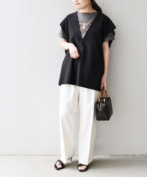 SHIPS（シップス）の「*〈手洗い可能〉梨地Vネックトップス◇（ベスト・レディース・ブラック/ベージュ/ダークブルー/ブルー系・ONE SIZE）」の7枚目の写真