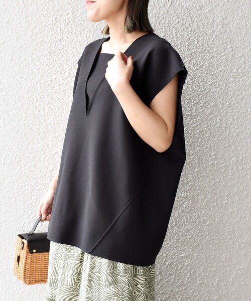 SHIPS（シップス）の「*〈手洗い可能〉梨地Vネックトップス◇（ベスト・レディース・ブラック/ベージュ/ダークブルー/ブルー系・ONE SIZE）」の12枚目の写真