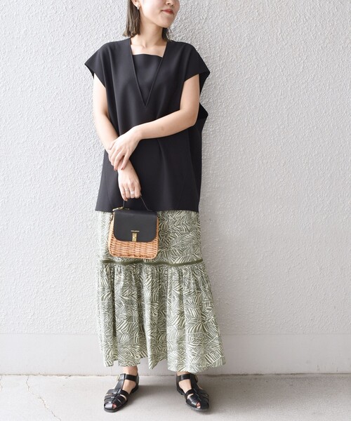 SHIPS（シップス）の「*〈手洗い可能〉梨地Vネックトップス◇（ベスト・レディース・ブラック/ベージュ/ダークブルー/ブルー系・ONE SIZE）」の8枚目の写真