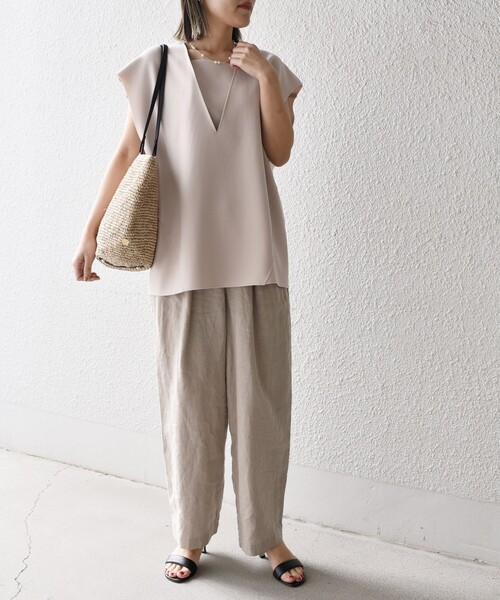 SHIPS（シップス）の「*〈手洗い可能〉梨地Vネックトップス◇（ベスト・レディース・ブラック/ベージュ/ダークブルー/ブルー系・ONE SIZE）」の19枚目の写真