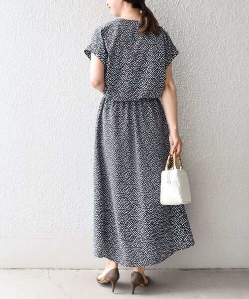 セール】〈洗濯機可能〉フラワープリントデザインワンピース