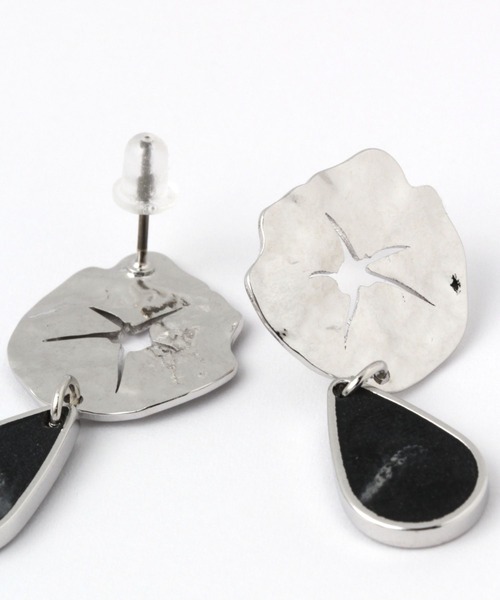 niko and...（ニコアンド）の「メタルコンビしずく形ピアス（ピアス（両耳用）・レディース・ホワイト/ブラック/グリーン・0）」の4枚目の写真