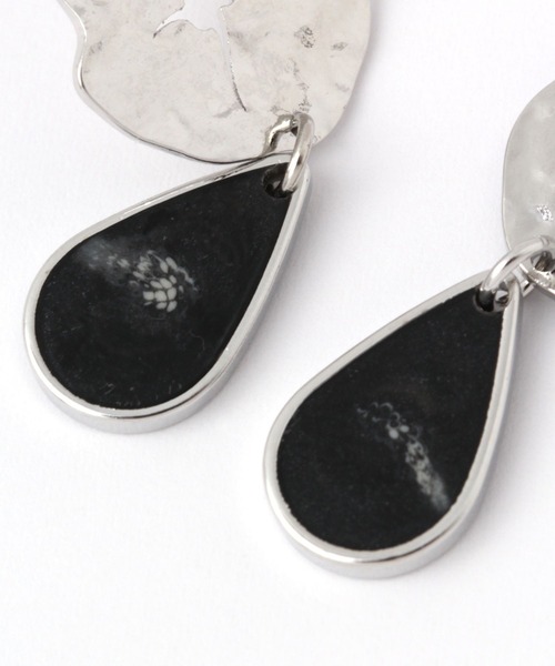 niko and...（ニコアンド）の「メタルコンビしずく形ピアス（ピアス（両耳用）・レディース・ホワイト/ブラック/グリーン・0）」の5枚目の写真