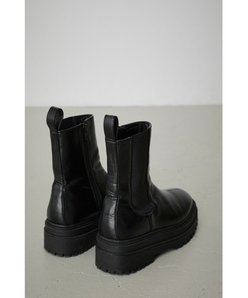 AZUL by moussy（アズールバイマウジー）の「TRACK SOLE SIDE GORE BOOTS/トラックソールサイドゴアブーツ（ブーツ・レディース・ブラック/アイボリー・MEDIUM/LARGE/X-LARGE/SMALL）」の4枚目の写真
