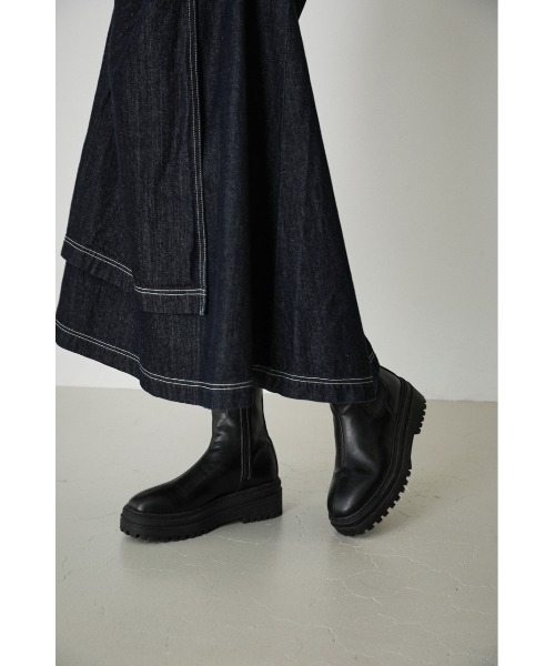 AZUL by moussy（アズールバイマウジー）の「TRACK SOLE SIDE GORE BOOTS/トラックソールサイドゴアブーツ（ブーツ・レディース・ブラック/アイボリー・MEDIUM/LARGE/X-LARGE/SMALL）」の9枚目の写真