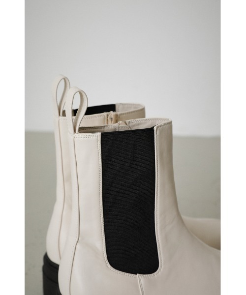 AZUL by moussy（アズールバイマウジー）の「TRACK SOLE SIDE GORE BOOTS/トラックソールサイドゴアブーツ（ブーツ・レディース・ブラック/アイボリー・MEDIUM/LARGE/X-LARGE/SMALL）」の17枚目の写真