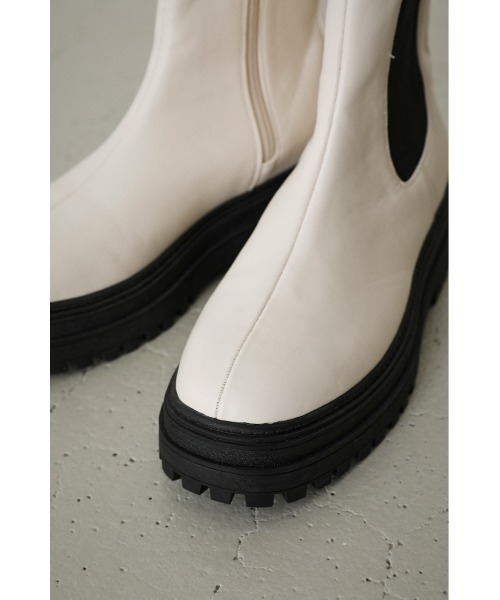 AZUL by moussy（アズールバイマウジー）の「TRACK SOLE SIDE GORE BOOTS/トラックソールサイドゴアブーツ（ブーツ・レディース・ブラック/アイボリー・MEDIUM/LARGE/X-LARGE/SMALL）」の18枚目の写真