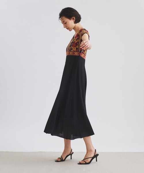 刺繍フレアニットワンピース ワンピース Grace Continental グレースコンチネンタル のファッション 超新作