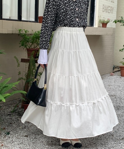 Diosfront（ディオスフロント）の「ボリュウームギャザーティアードロングスカート（スカート・レディース・ホワイト/チャコールグレー/ブラック/レッド/ブラック系その他・S/M）」の2枚目の写真