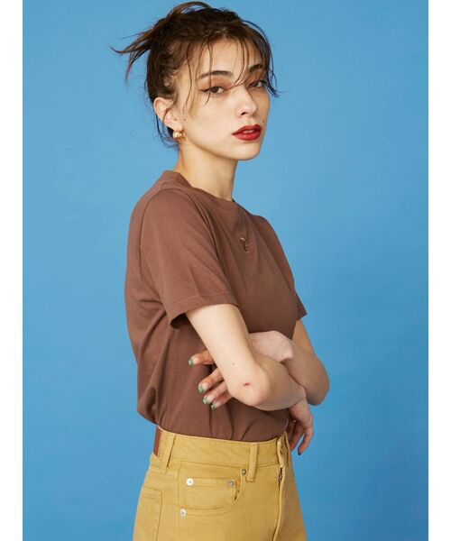 EVRIS（エヴリス）の「ワンポイントタイトT（Tシャツ/カットソー・レディース・ホワイト/ブラック/ブラウン・FREE）」の6枚目の写真