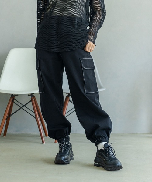 repipi armario（レピピ アルマリオ）の「ワイドストレッチカーゴパンツ（カーゴパンツ・キッズ・ブラック/ブラック系その他/グリーン系その他/ライトブルー/カーキ/ブラック系その他2/アイボリー・SMALL/MEDIUM/LARGE）」の3枚目の写真