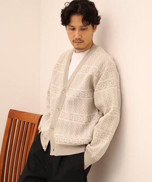 EDIFICE（エディフィス）の「スポンディッシュ リラックス ニット カーディガン(ジオメトリック)（カーディガン/ボレロ・メンズ・ベージュ/ブルー/ネイビー/ボルドー/ブラック/ブラウン・MEDIUM/SMALL/LARGE）」の4枚目の写真