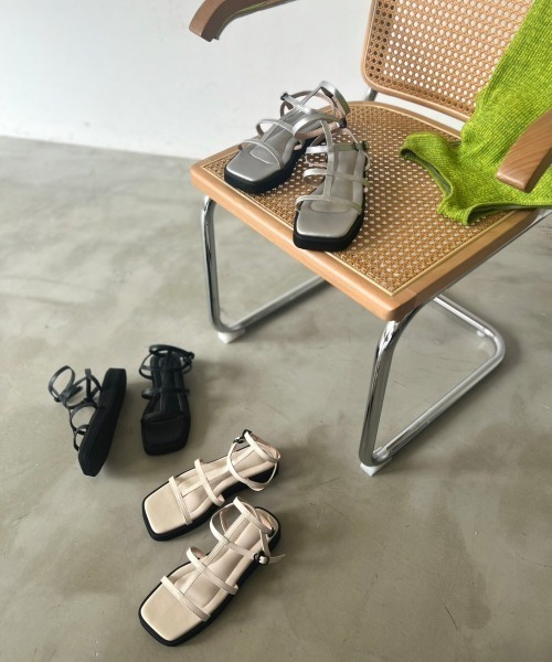 VACANCY(ヴァカンシー)の「グラディエーターストラップサンダル(サンダル・レディース・アイボリー/シルバー/ブラック・LARGE/X-LARGE/MEDIUM)」の4枚目の写真