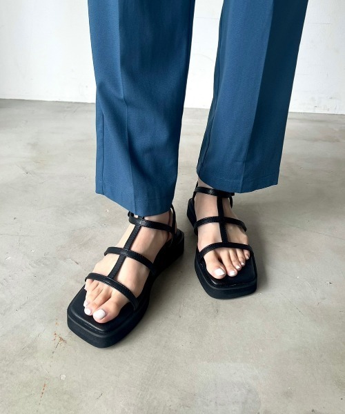 VACANCY(ヴァカンシー)の「グラディエーターストラップサンダル(サンダル・レディース・アイボリー/シルバー/ブラック・LARGE/X-LARGE/MEDIUM)」の13枚目の写真