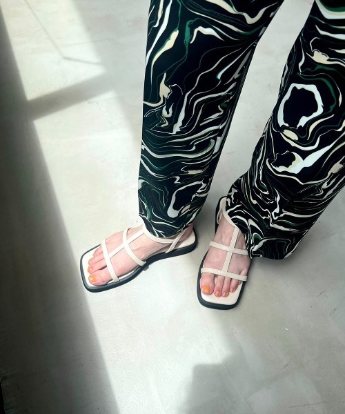 VACANCY(ヴァカンシー)の「グラディエーターストラップサンダル(サンダル・レディース・アイボリー/シルバー/ブラック・LARGE/X-LARGE/MEDIUM)」の7枚目の写真