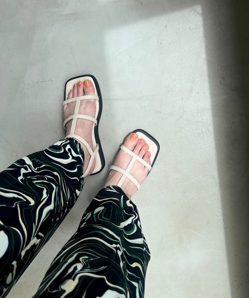 VACANCY(ヴァカンシー)の「グラディエーターストラップサンダル(サンダル・レディース・アイボリー/シルバー/ブラック・LARGE/X-LARGE/MEDIUM)」の8枚目の写真