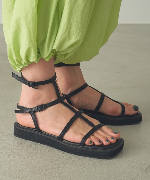 VACANCY(ヴァカンシー)の「グラディエーターストラップサンダル(サンダル・レディース・アイボリー/シルバー/ブラック・LARGE/X-LARGE/MEDIUM)」の17枚目の写真