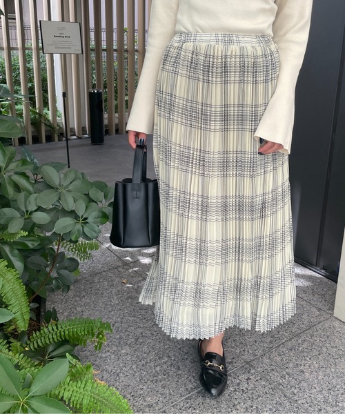 Meli rich（メリーリッチ）の「ふわり揺らめく。チェックプリントプリーツスカート（スカート・レディース・ブラック/ブルー/アイボリー・MEDIUM）」の17枚目の写真