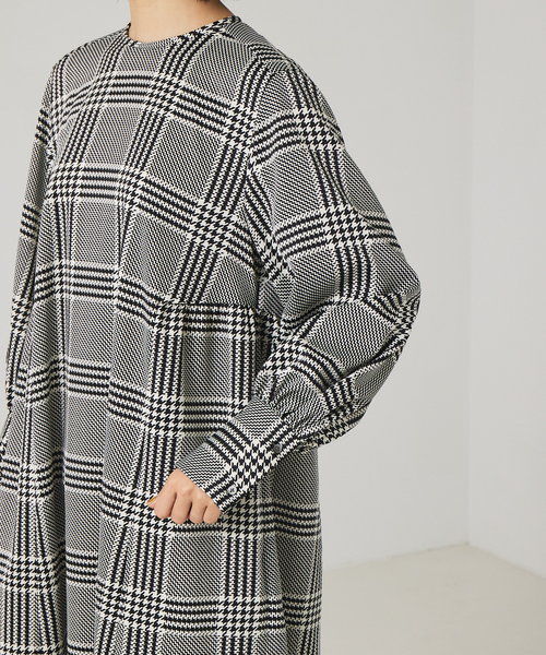 qualite(カリテ)の「ビッグチェックワンピース(ワンピース・レディース・ブラック・フリー)」の4枚目の写真