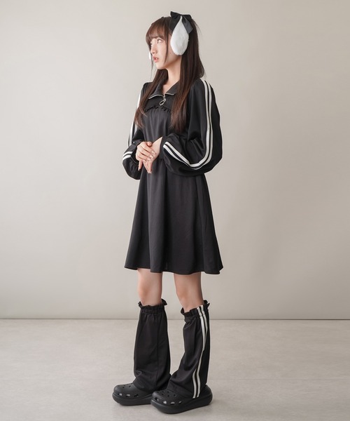 SPINNS（スピンズ）の「胸あきサイドライン ジャージワンピース