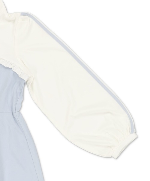 SPINNS(スピンズ)の「胸あきサイドライン ジャージワンピース(ワンピース・レディース・サックスブルー/ブラック・ONESIZE)」の11枚目の写真