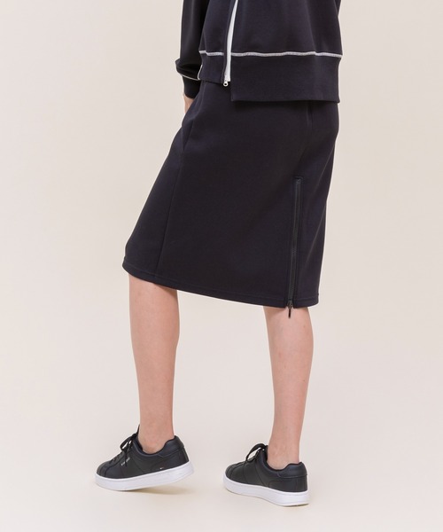 le coq sportif(ルコックスポルティフ)の「【WEB限定カプセルコレクション】 ダンボールスウェット ミドル丈スカート ルコック レディース スポーツ(スカート・レディース・ブラック/ブルー・SS/S/M(M)/L)」の5枚目の写真