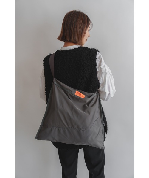 DEVICE+（デバイスプラス）の「DEVICE ＋ 高密度ナイロン ショルダーバッグ（ショルダーバッグ・レディース・ダークグレー/アイボリー/ブラック・FREE）」の18枚目の写真