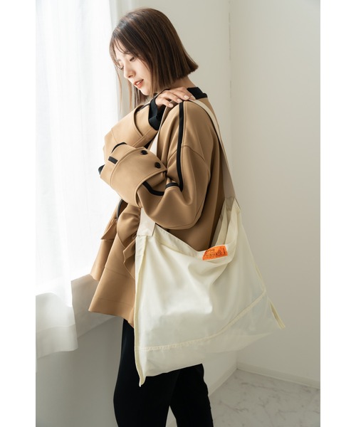 DEVICE+（デバイスプラス）の「DEVICE ＋ 高密度ナイロン ショルダーバッグ（ショルダーバッグ・レディース・ダークグレー/アイボリー/ブラック・FREE）」の20枚目の写真