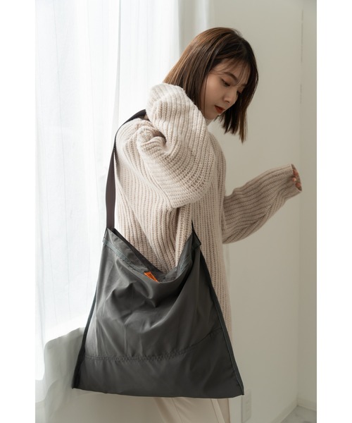 DEVICE+（デバイスプラス）の「DEVICE ＋ 高密度ナイロン ショルダーバッグ（ショルダーバッグ・レディース・ダークグレー/アイボリー/ブラック・FREE）」の17枚目の写真