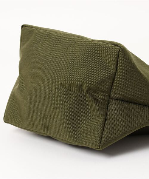 FREDRIK PACKERS(フレドリックパッカーズ)の「FREDRIK PACKERS / フレドリックパッカーズ / 1000D FAM SHOULDER <M>(ショルダーバッグ・レディース・ブラック/ブラウン系その他/オリーブ/レオパード/ホワイト・ONESIZE)」の12枚目の写真