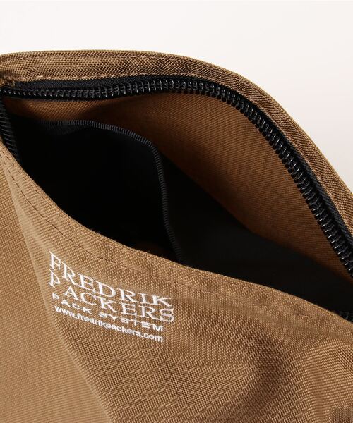 FREDRIK PACKERS(フレドリックパッカーズ)の「FREDRIK PACKERS / フレドリックパッカーズ / 1000D FAM SHOULDER <M>(ショルダーバッグ・レディース・ブラック/ブラウン系その他/オリーブ/レオパード/ホワイト・ONESIZE)」の8枚目の写真