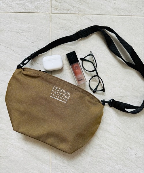FREDRIK PACKERS(フレドリックパッカーズ)の「FREDRIK PACKERS / フレドリックパッカーズ / 1000D FAM SHOULDER <M>(ショルダーバッグ・レディース・ブラック/ブラウン系その他/オリーブ/レオパード/ホワイト・ONESIZE)」の4枚目の写真