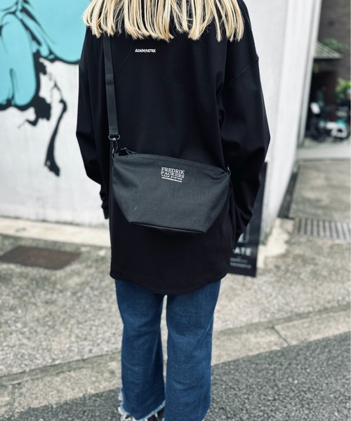 FREDRIK PACKERS(フレドリックパッカーズ)の「FREDRIK PACKERS / フレドリックパッカーズ / 1000D FAM SHOULDER <M>(ショルダーバッグ・レディース・ブラック/ブラウン系その他/オリーブ/レオパード/ホワイト・ONESIZE)」の3枚目の写真
