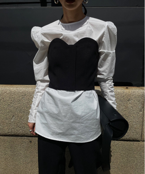 Ameri（アメリ）の「2WAY SHOULDER TUCK BLOUSE（シャツ
