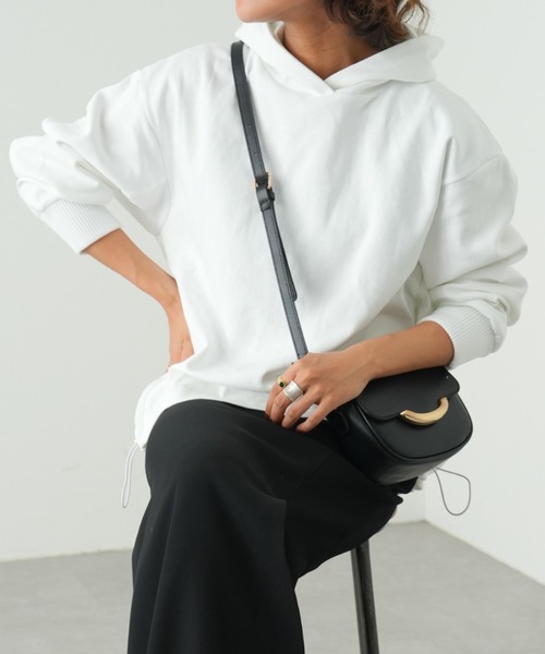 OUVRAGE CLASSE（ウヴラージュクラス）の「異素材ドッキングパーカー（パーカー・レディース・オフホワイト/ブラック/グレー・FREE）」の2枚目の写真