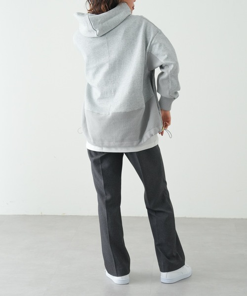 OUVRAGE CLASSE（ウヴラージュクラス）の「異素材ドッキングパーカー（パーカー・レディース・オフホワイト/ブラック/グレー・FREE）」の10枚目の写真