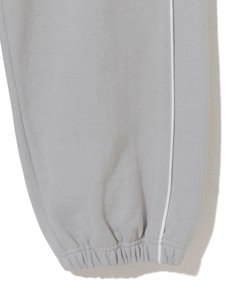 XLARGE（エクストララージ）の「EMBROIDERED LOGO PIPING SWEAT PANTS（スウェットパンツ・メンズ・アッシュ/ネイビー/ブラック・L/M/XL/S）」の11枚目の写真