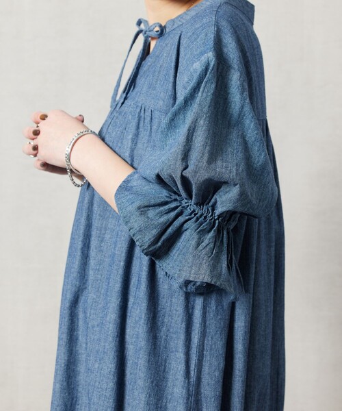 FREAK'S STORE（フリークスストア）の「【限定展開】シャンブレースキッパーティアードワンピース（ワンピース・レディース・ネイビー/サックスブルー・MEDIUM/SMALL）」の18枚目の写真