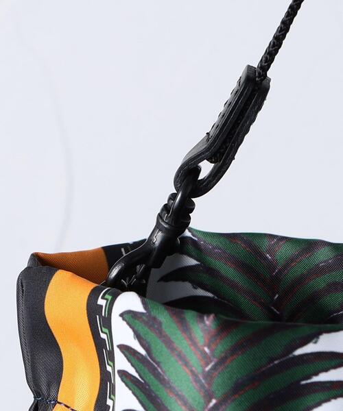 TOGA PULLA（トーガ プルラ）の「＜TOGA PULLA＞プリント トートバッグ