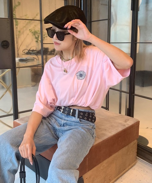 SHAGGIE(シャギー)の「デイジーフロント刺繍バックプリントオーバーTEEシャツ(Tシャツ/カットソー・レディース・ピンク/ホワイト/ネイビー・FREE)」の14枚目の写真
