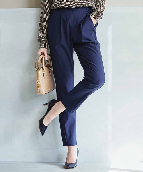 IEDIT（イディット）の「ＩＥＤＩＴ　ぐいっとしなやか　すっきり美脚がうれしい　ストレッチ布はく素材のエアノビテーパードパンツ（その他パンツ・レディース・ネイビー/ベージュ/ブラック/グリーン・X-LARGE/MEDIUM/LARGE/XX-LARGE/XXX-LARGE/SMALL）」の2枚目の写真