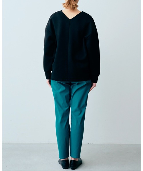 IEDIT（イディット）の「ＩＥＤＩＴ　ぐいっとしなやか　すっきり美脚がうれしい　ストレッチ布はく素材のエアノビテーパードパンツ（その他パンツ・レディース・ネイビー/ベージュ/ブラック/グリーン・X-LARGE/MEDIUM/LARGE/XX-LARGE/XXX-LARGE/SMALL）」の6枚目の写真