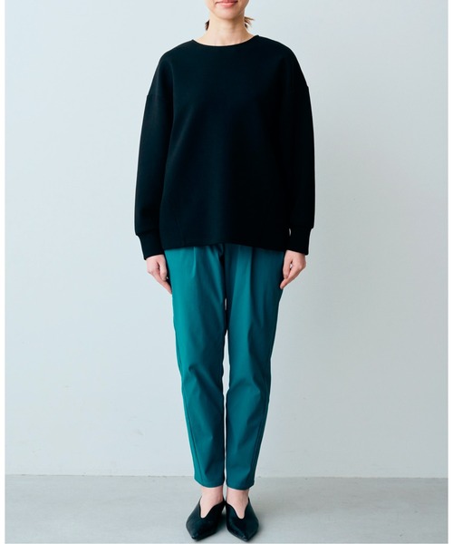 IEDIT（イディット）の「ＩＥＤＩＴ　ぐいっとしなやか　すっきり美脚がうれしい　ストレッチ布はく素材のエアノビテーパードパンツ（その他パンツ・レディース・ネイビー/ベージュ/ブラック/グリーン・X-LARGE/MEDIUM/LARGE/XX-LARGE/XXX-LARGE/SMALL）」の9枚目の写真